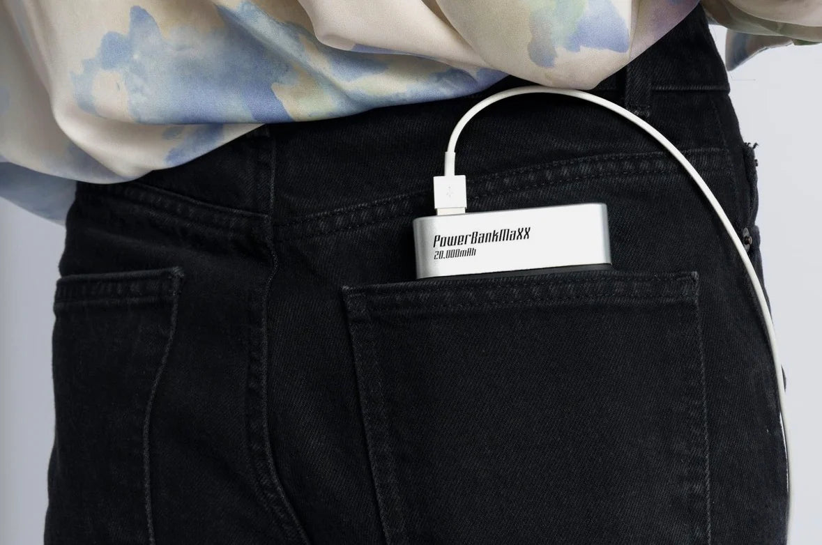 Hidden PowerBank Flask (235ml)